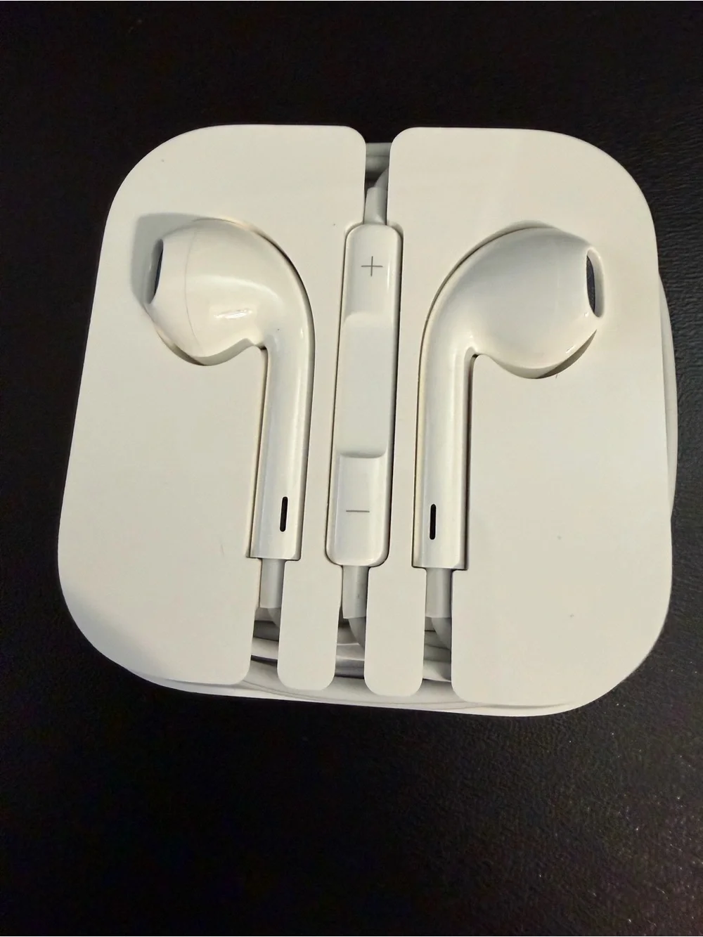 NWT Apple EarPods Wired Headphones with Remote & Mic – Brand New in Case